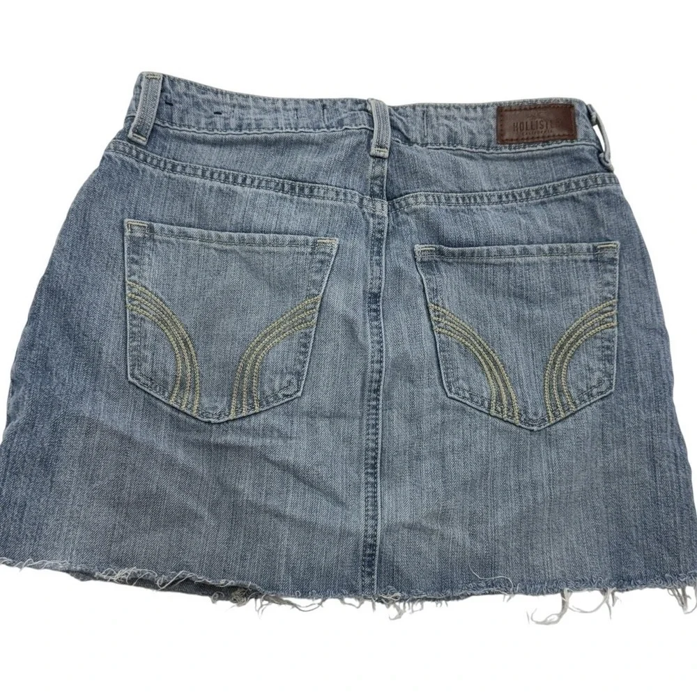 Hollister Denim Skirt Womens Size 5‎ W27 Blue Distressed Raw Hem Mini Y2K